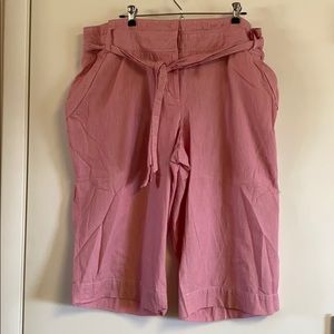 Thin white and red stripe Capri pants with belt.